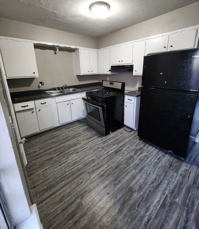 Building Photo - 5 Bedroom House Available in OKC!!