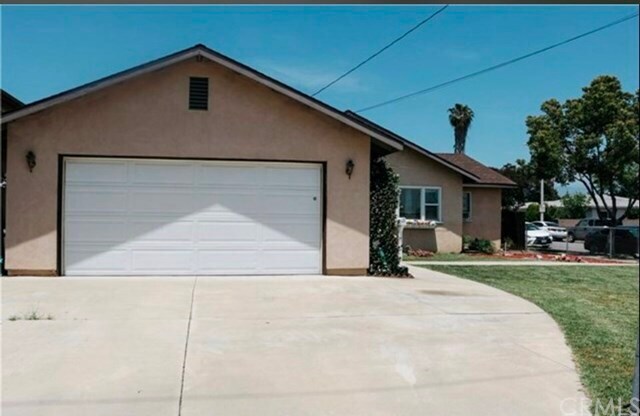 Foto principal - 8661 Marshall St
