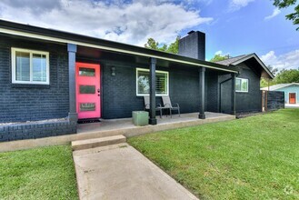 Building Photo - 1407 E 19th St