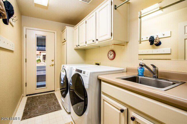 Foto del edificio - 10929 E Spring Creek Rd