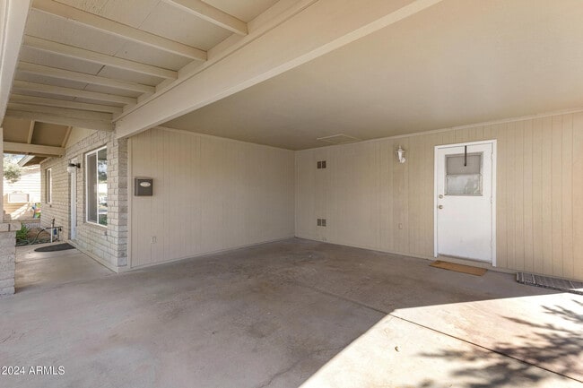 Building Photo - 425 E Oxford Dr