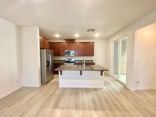 Foto del edificio - Charming 3 bd/2.5 bath home near Downtown ...