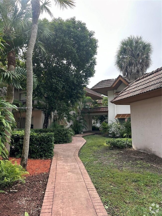 Kendal Ranches Apartments for Rent with a Balcony Miami, FL 2