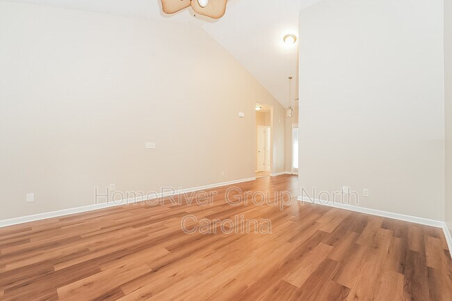 Foto del edificio - 5704 Silver Sky Way
