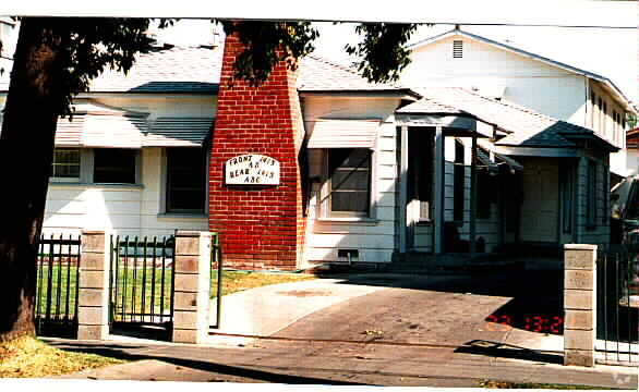 Primary Photo - 1413 N Ross St