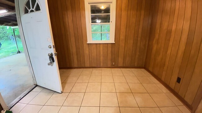 Foto del edificio - Spacious 2 Bedroom/1 Bath Home