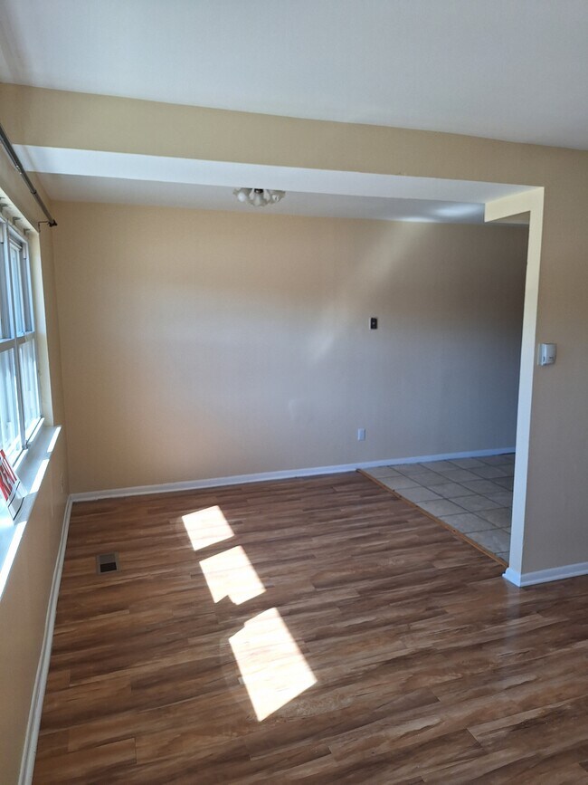 Building Photo - 719 Red Lion Rd
