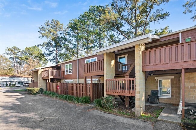 Building Photo - 3934 SW 26th Dr