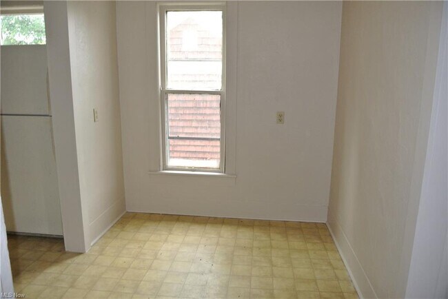 Building Photo - 73 S Maple St