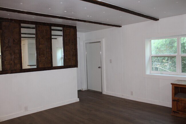 Foto del edificio - 303 W Taylor St