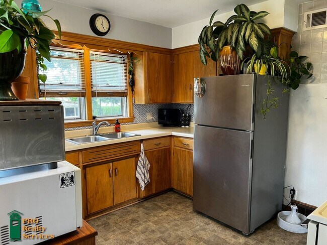 Building Photo - 2 Bedroom Home