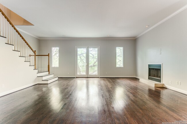 Building Photo - MONTE VISTA TOWNHOME