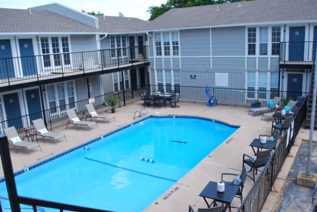 Building Photo - University Blvd Apartments