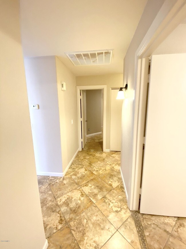 Foto del edificio - 14722 W Parkwood Dr