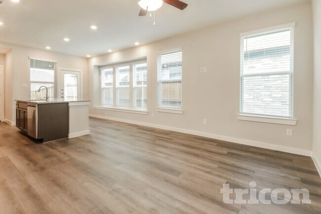Foto del edificio - 2533 Dulaney Dr