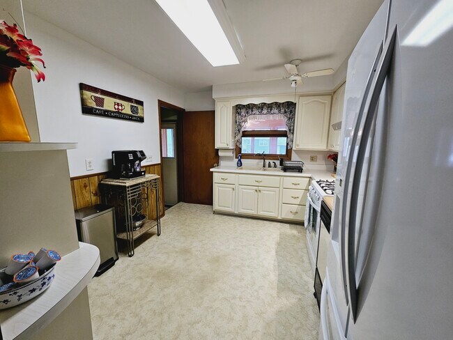 Foto del edificio - 1223 Charlton St