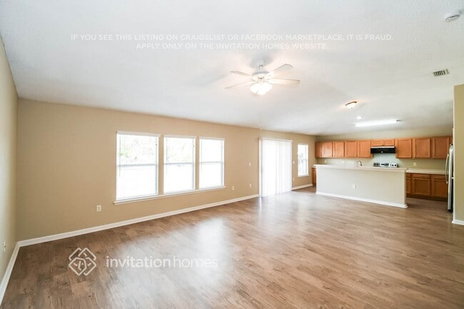 Foto del edificio - 11633 Brian Lakes Dr N