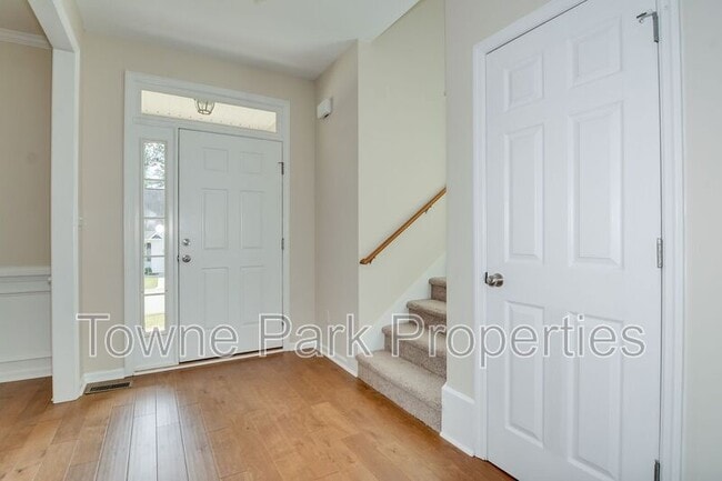 Building Photo - 1111 Hunters Cove