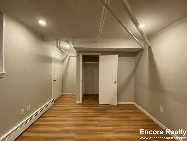 Foto del edificio - 8 Forest St