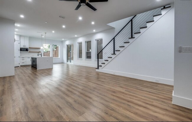 Foto del edificio - 2343 Hondo Ave