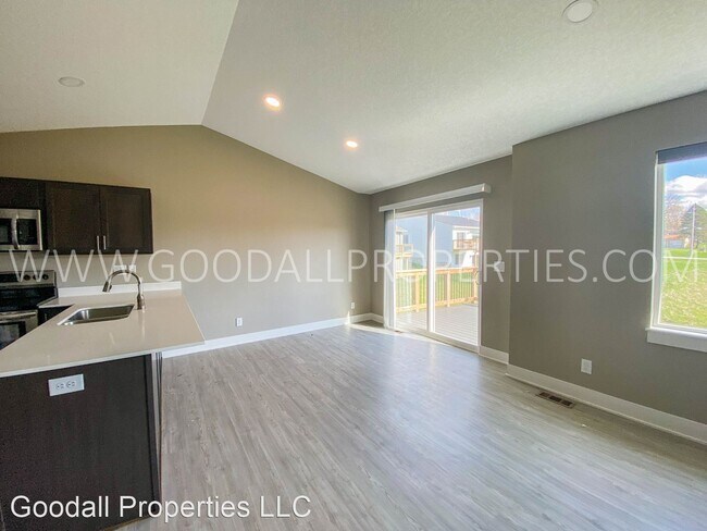 Building Photo - 4 br, 3 bath House - 1002 Linden St