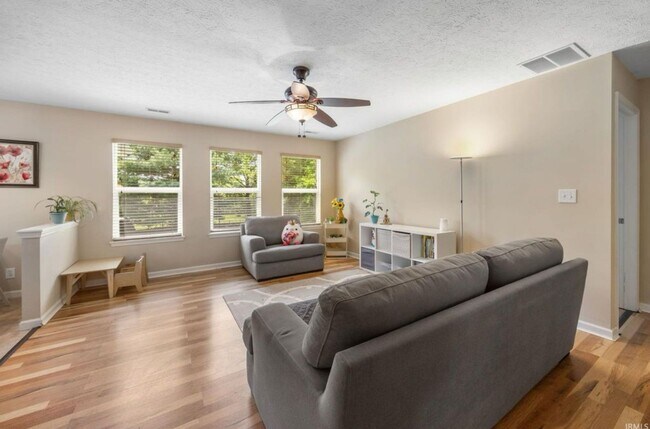 Building Photo - Charming 3BR Home with Sunroom Near Purdue University