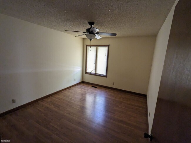 Building Photo - 4 br, 3 bath Duplex - 3136 North Longfello...