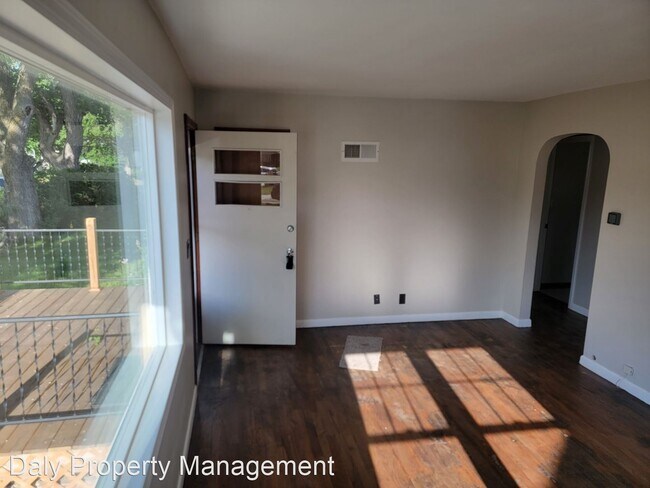 Building Photo - 3 br, 1.5 bath House - 1807 W 13th St