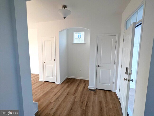 Building Photo - 611 Collingwood Dr