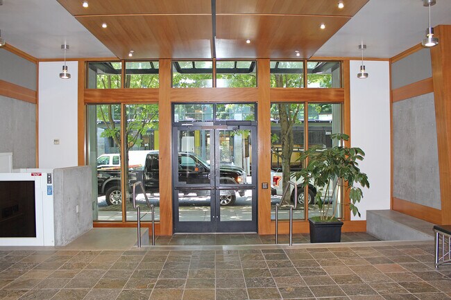Foto del edificio - 820 NW 12th Ave