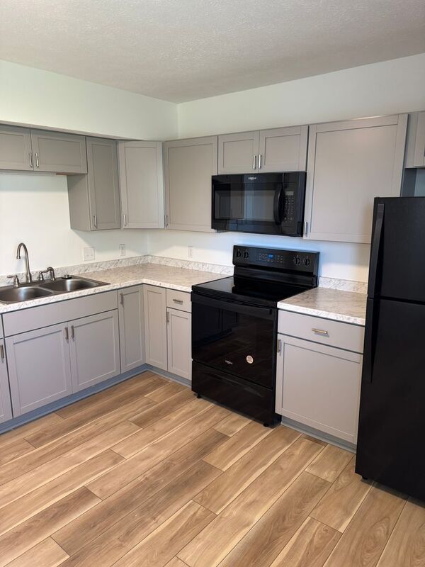 Foto del edificio - 623 E Bain St