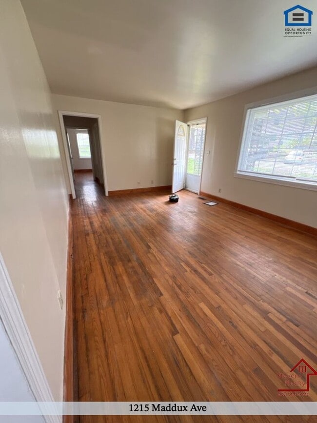Building Photo - 1215 Maddux Ave
