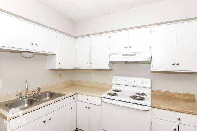 Foto del edificio - 6875 Embassy Cir