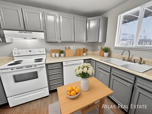 Foto del edificio - 461 El Paso Blvd