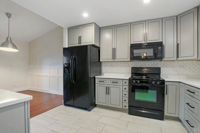 Building Photo - 4907 Carriage Dr
