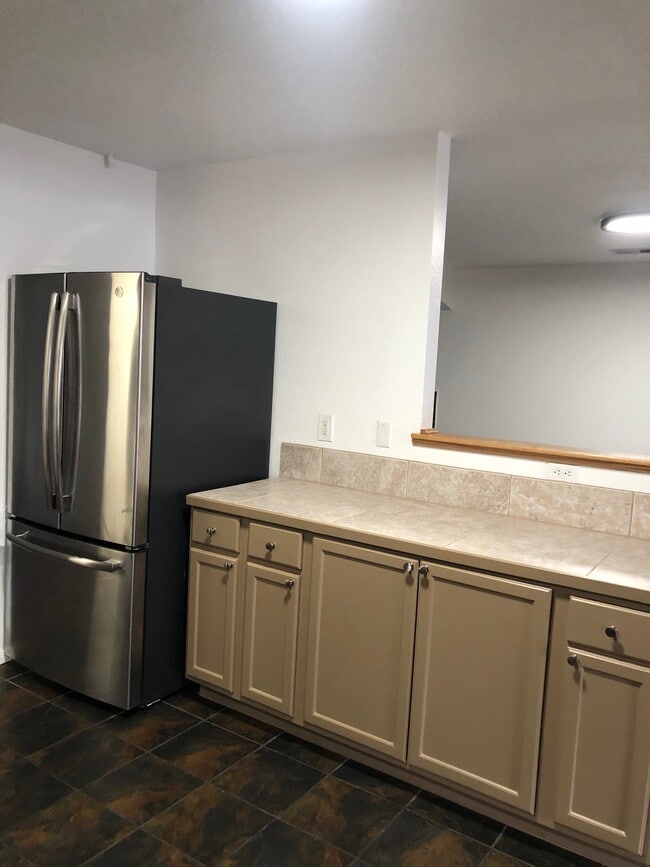 Kitchen - 4409 Comanche Rd NE