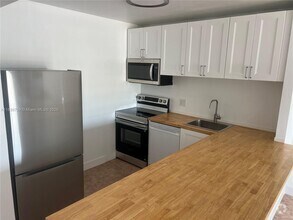 Building Photo - 1455 N Treasure Dr
