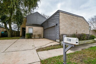 Building Photo - 7711 Hopewell Ln