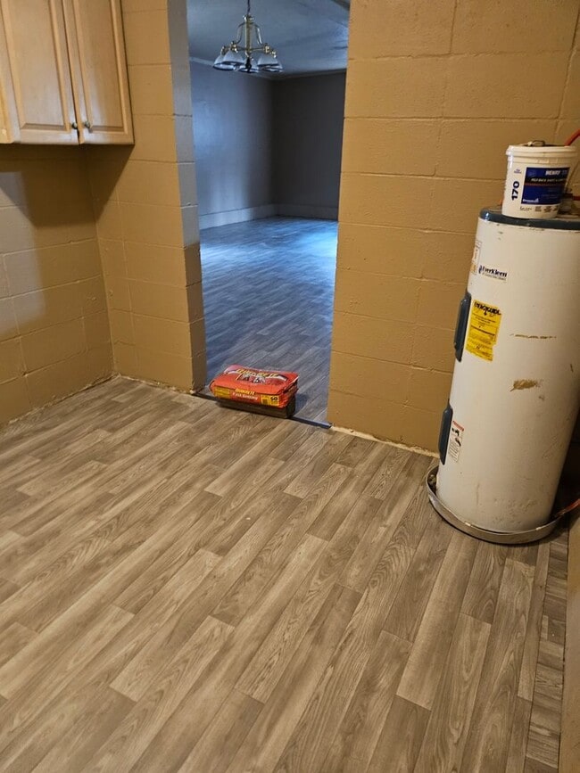 Building Photo - Rent Ready!