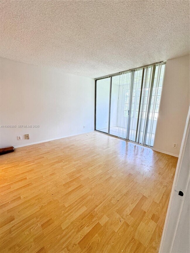 Foto del edificio - 9441 Evergreen Pl