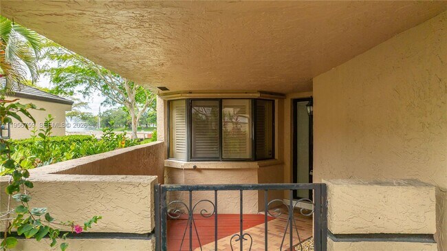 Foto del edificio - 9360 Chelsea Dr S