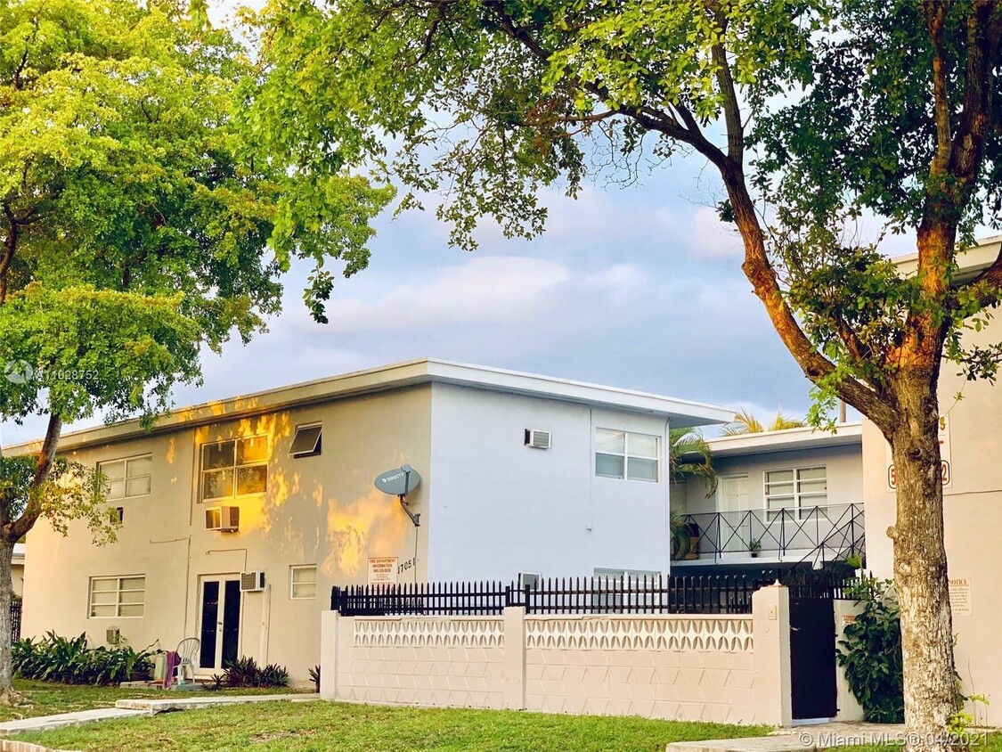 Foto principal - 17031 NE 21st Ave