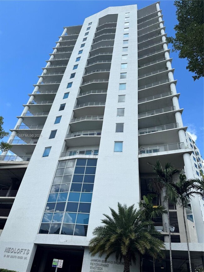 Foto del edificio - 10 SW South River Dr