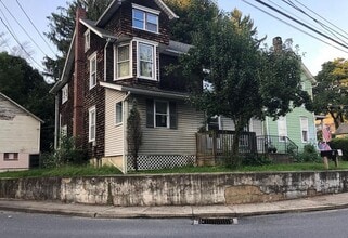Building Photo - 412 Chestnut St