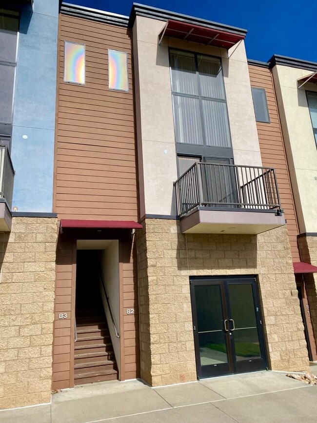 Building Photo - Unique North Boulder Two Bedroom Condo Lof...