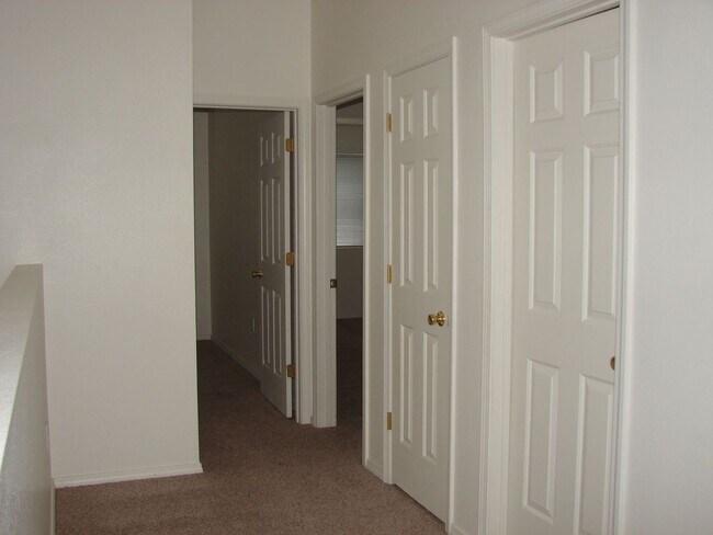 Building Photo - 1720-1720 W Peninsula Dr