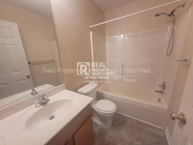 Building Photo - 153 Westmont Dr