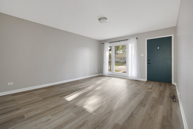 Foto del edificio - 1031 Maple Ln
