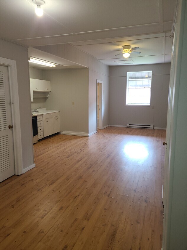 322 Main St Unit 3, Paris, KY 40361 Apartments at 322 Main St Paris