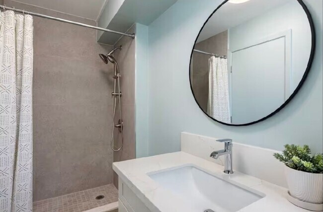 Building Photo - 2710 Kaaha St.